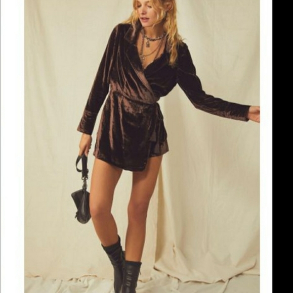 ***1 SM Left!!****Free People Brown Viola Velvet Romper - Picture 4 of 10